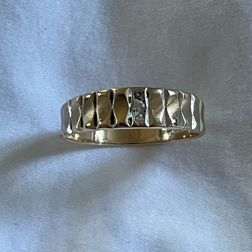 Mens ring with diamond